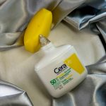 سراوی ضد آفتاب فلوئید مات و نامرئی مدل ( CeraVe Invisible Dry Touch Fluid Sunscreen +SPF 50 )حجم50میل - تصویر 3